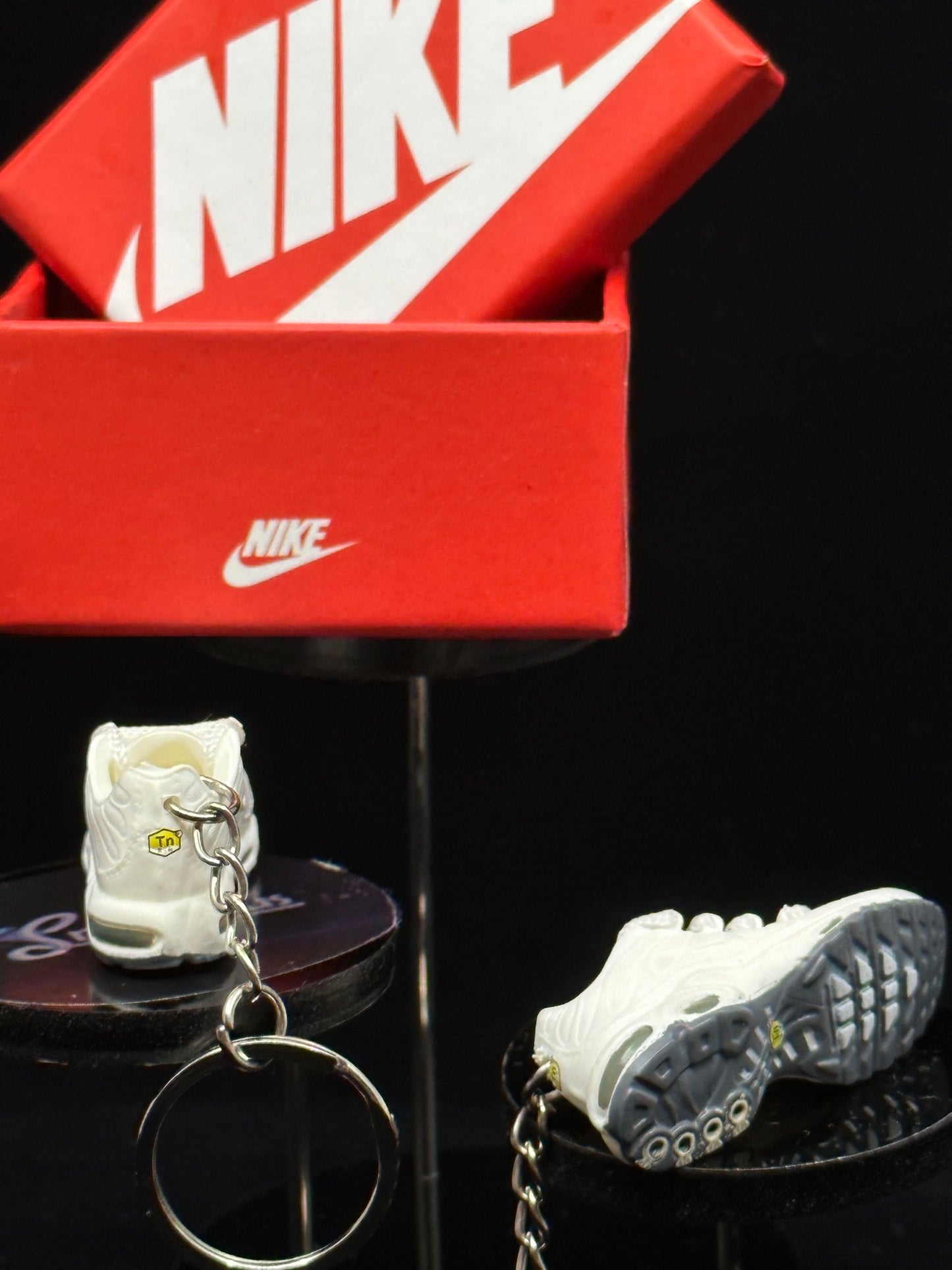 TN Keychain: All White Caspers