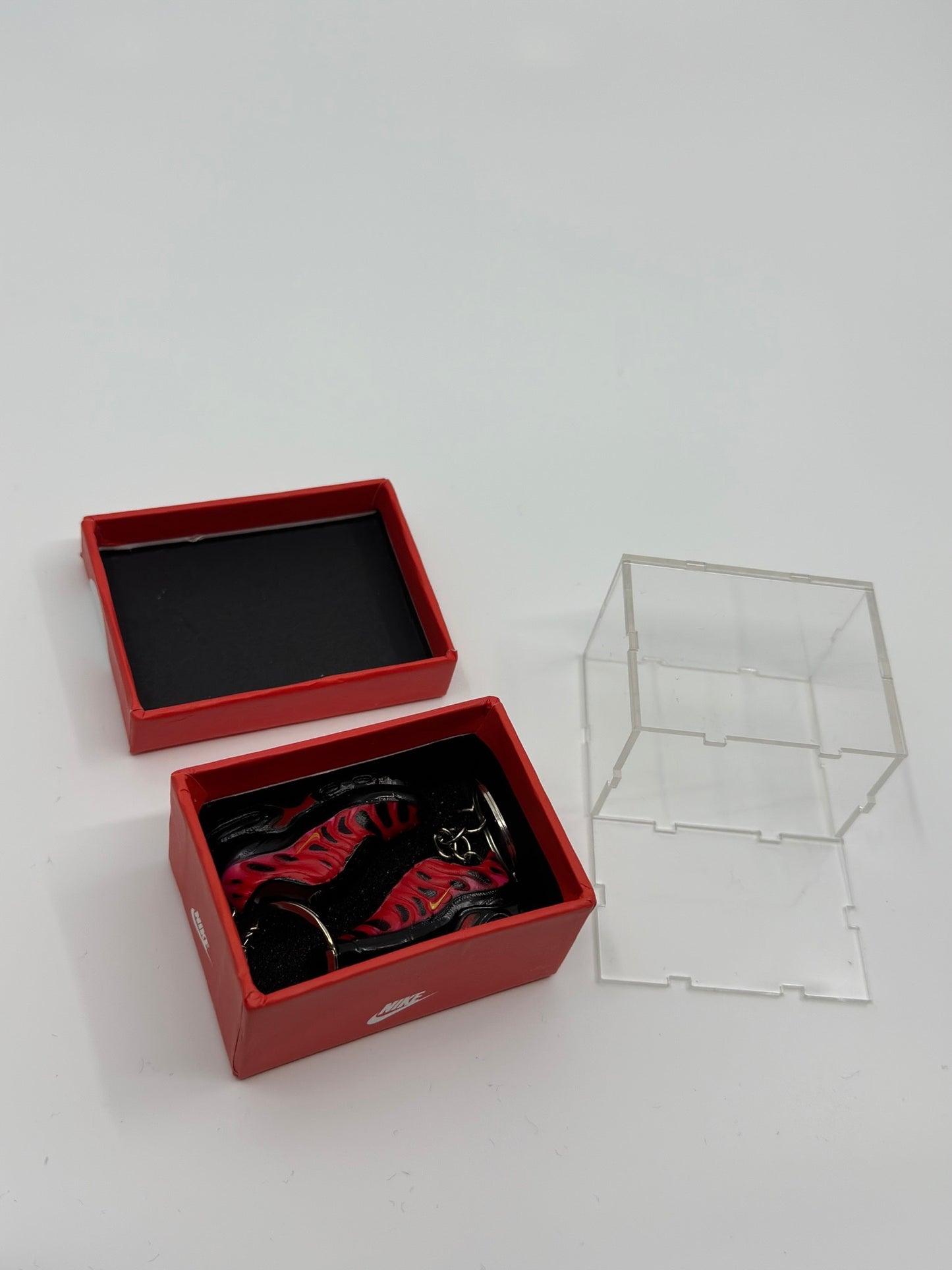 TN Keychain: Supreme Black red