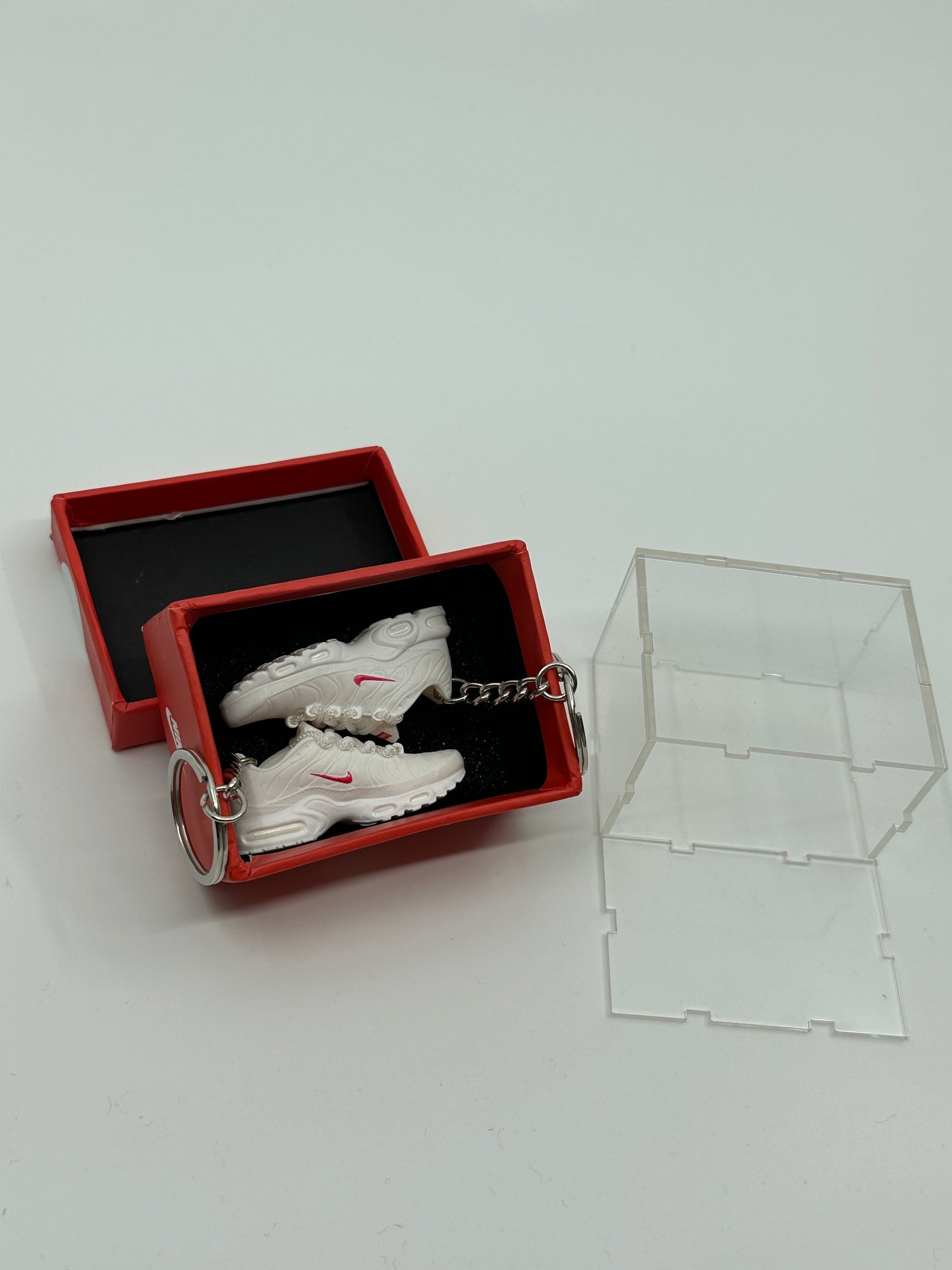 TN Keychain: White Supreme