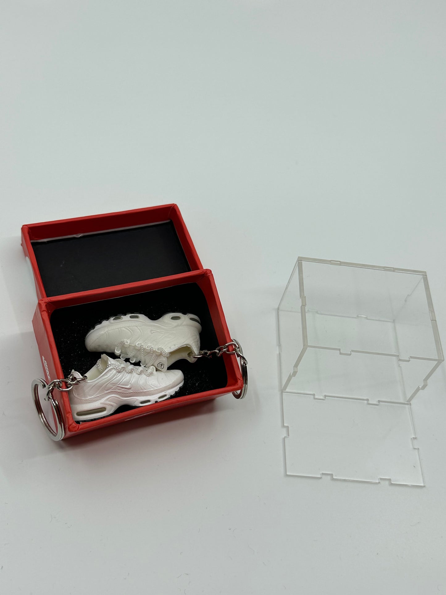 TN Keychain: All White Caspers